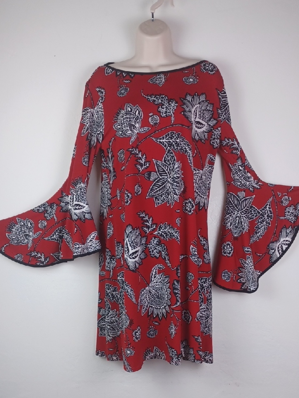 MSK Vibrant Red Black & White Floral Bell Ruffled Sleeve Shift Dress